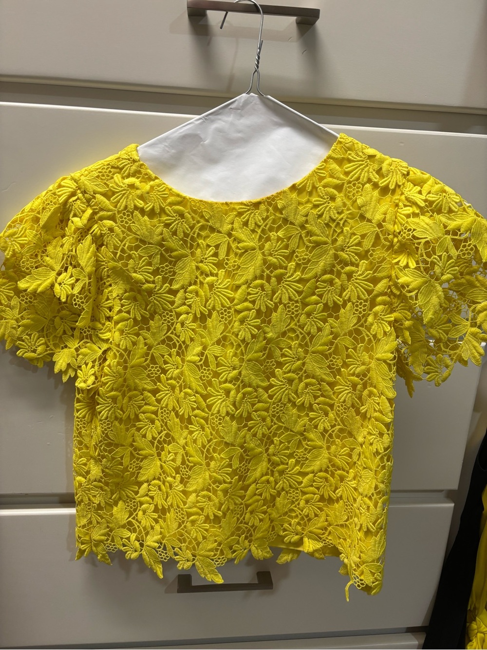 Alice + Olivia Yellow Floral Lace Short Sleeve Top